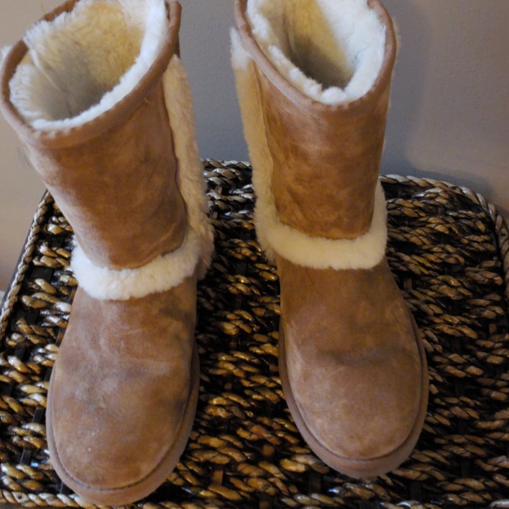 Women's Ugg Short Sundance - Picture 2 of 6